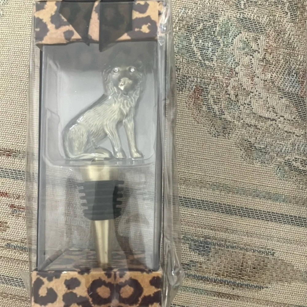 Lion wine stopper